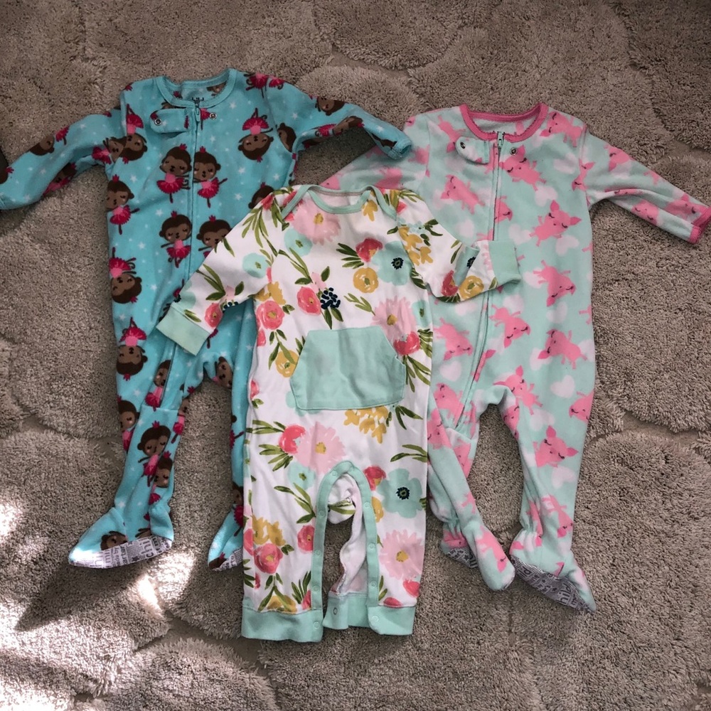 Bundle of 3 sleeper/play suits baby girl 6-9 month